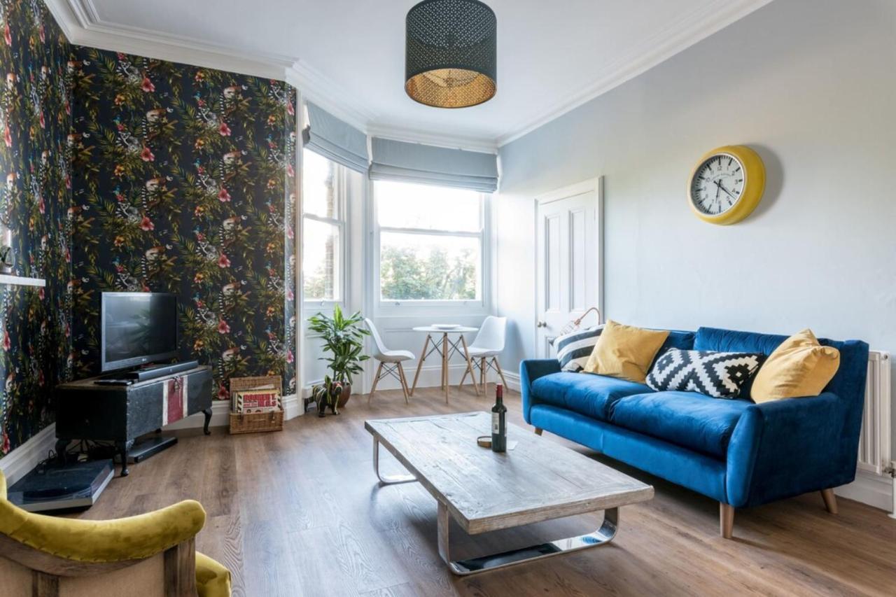 Bright 1 Bedroom Flat Minutes From The And Trains *