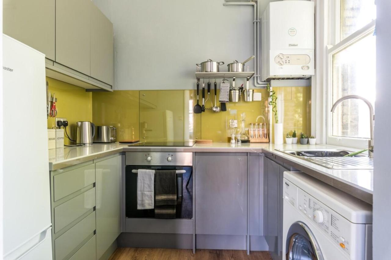 Bright 1 Bedroom Flat Minutes From The And Trains Appartement