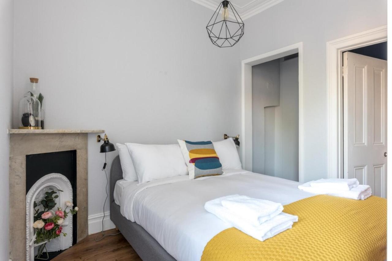 Bright 1 Bedroom Flat Minutes From The And Trains Appartement